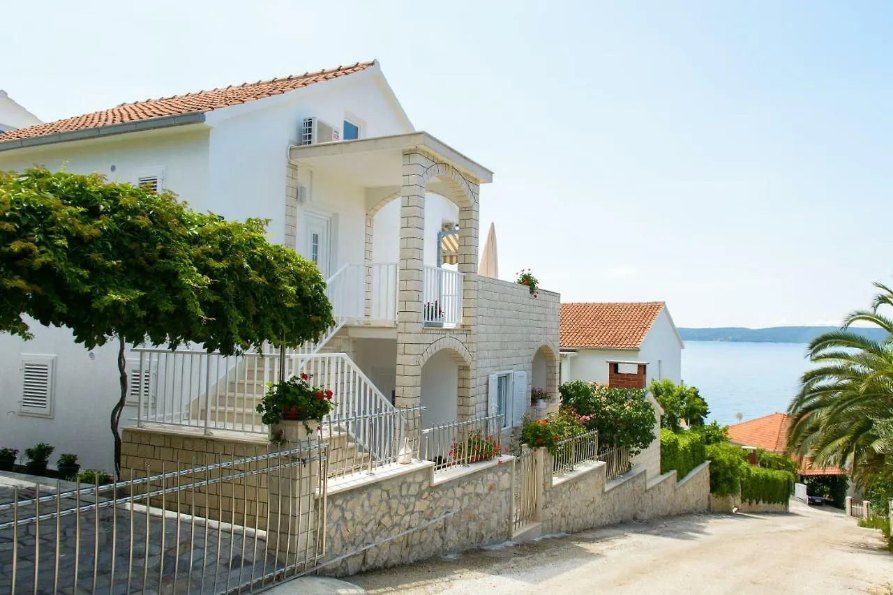 Apartments Klasan Trogir 0*,