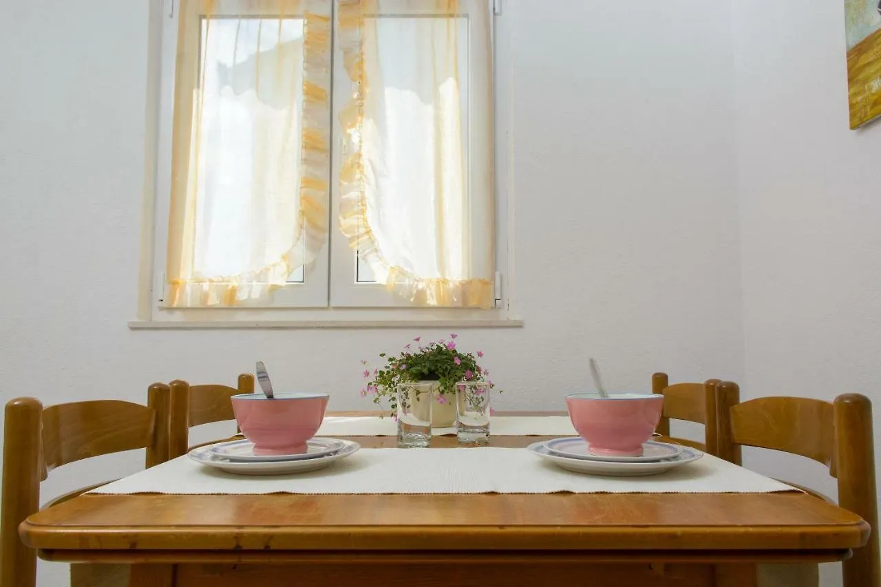 Apartments Klasan Trogir 0*,